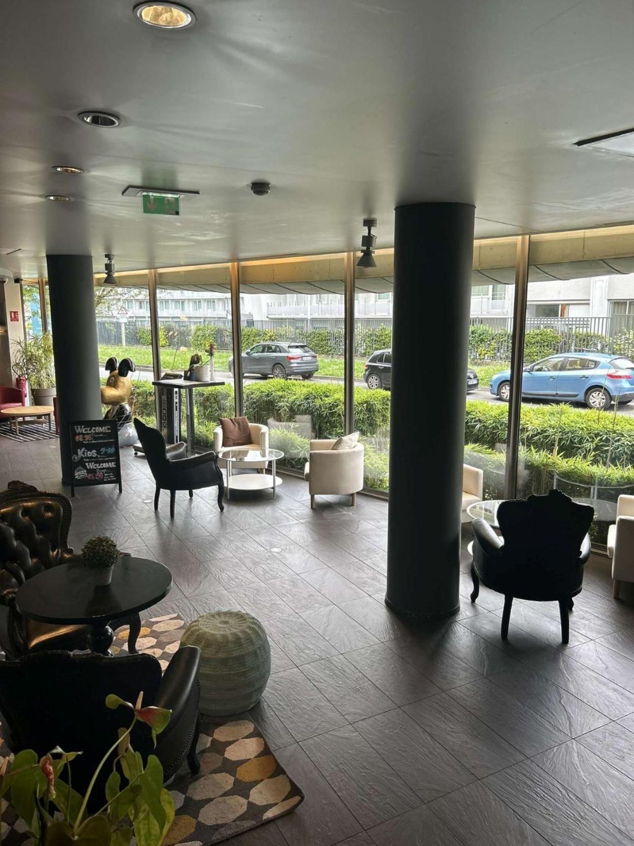 Standing Hotel Suites By Actisource Roissy-en-France Exteriér fotografie