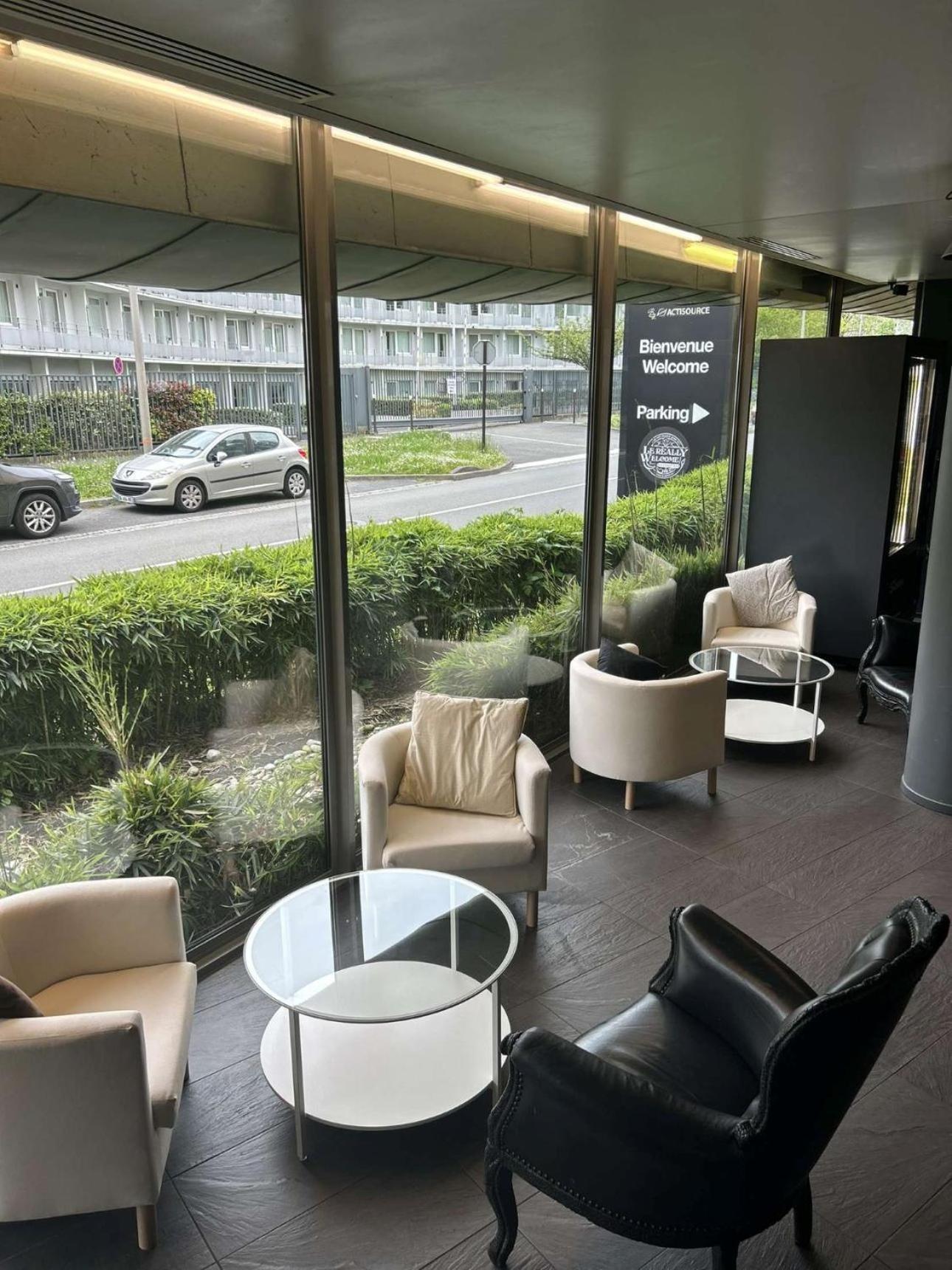 Standing Hotel Suites By Actisource Roissy-en-France Exteriér fotografie