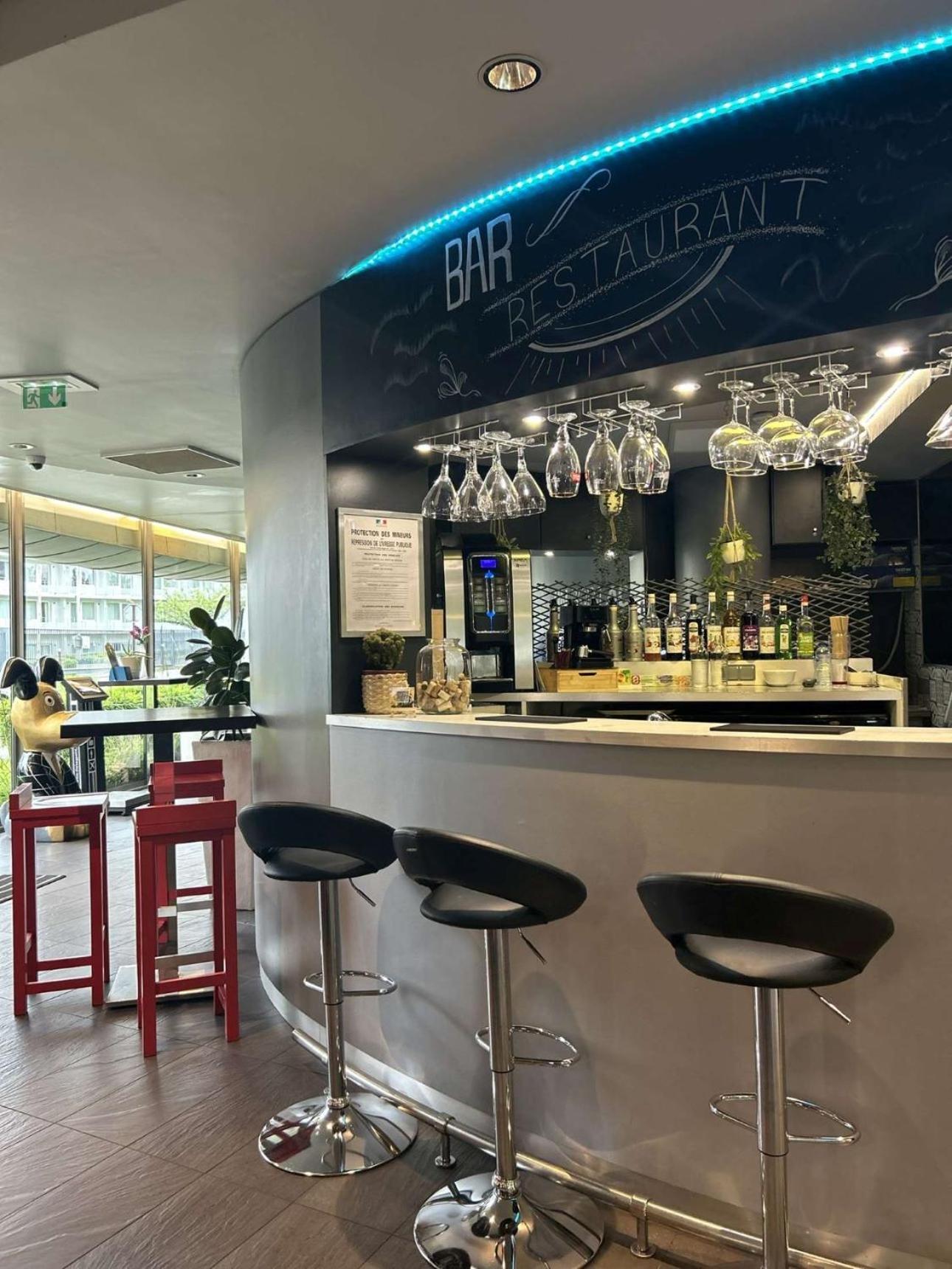 Standing Hotel Suites By Actisource Roissy-en-France Exteriér fotografie
